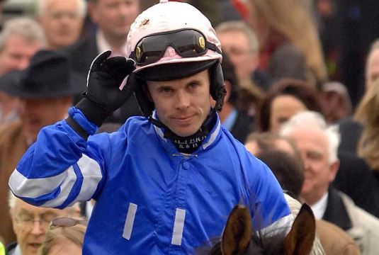 Community Spirit: Online Auction Now LIVE All in Aid of Graham Lee